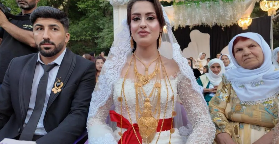 العروسيان التركيان من حفل الزفاف العروسيان التركيان من حفل الزفاف